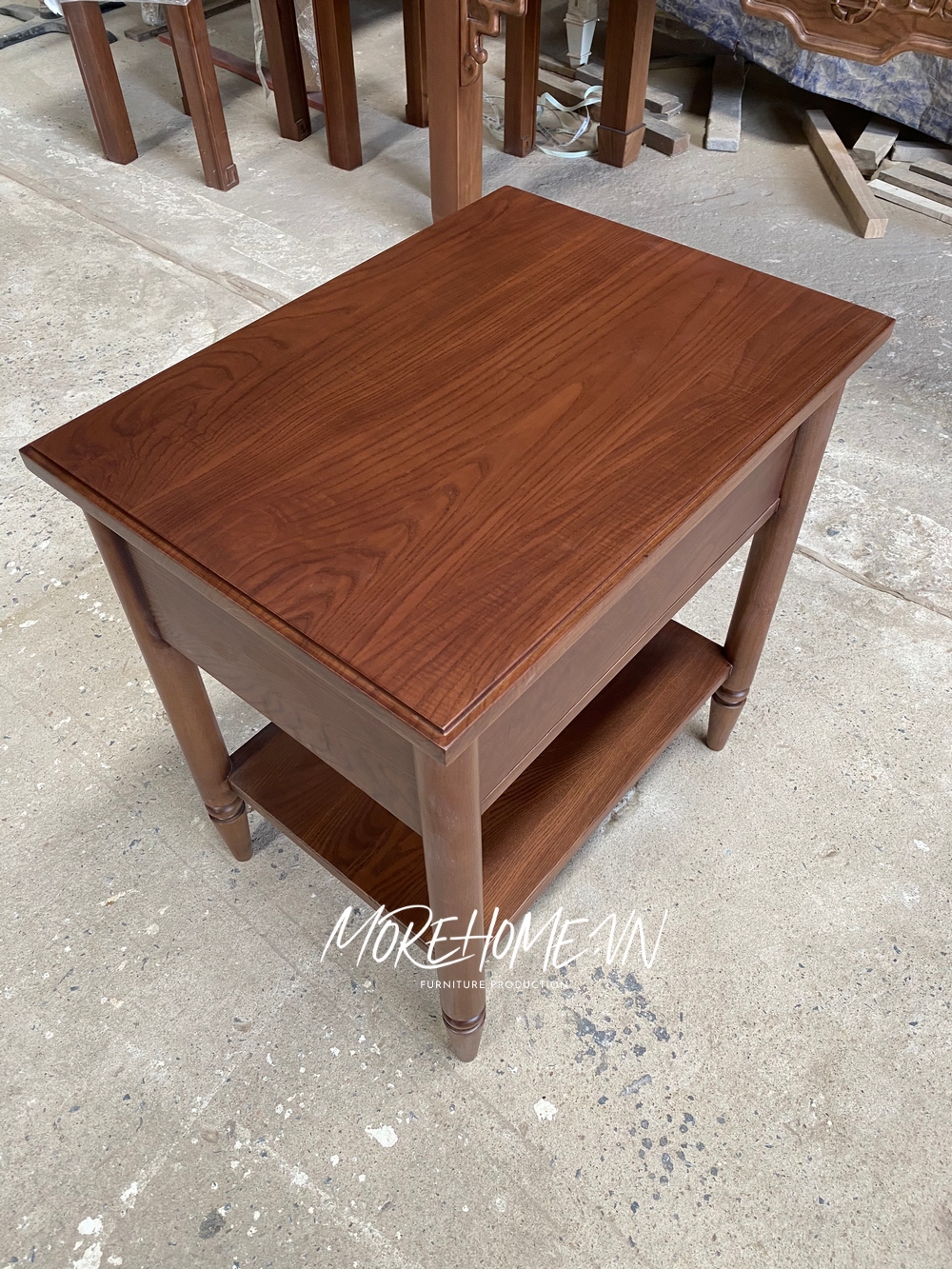 Việc lắp đặt tab gỗ tự nhiên có chân hiện đại với đường nét đơn giản sẽ tạo nên sự đẹp mắt cho không gian sống.